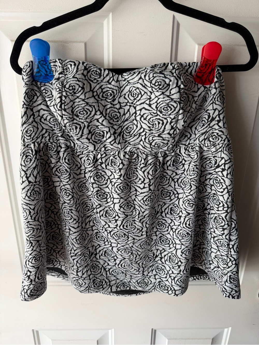 Torrid Size 2 Black & White Rose Print Strapless Top